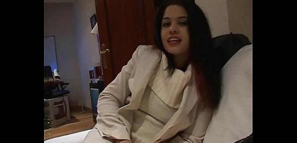  Recién cumplidos los 18 añitos, Silvia Rodríguez debuta en el porno